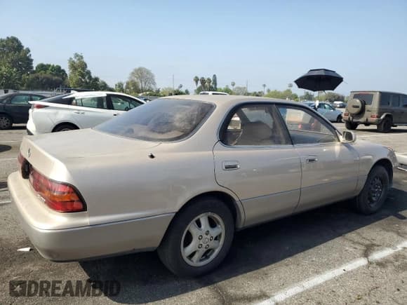 ✅ 1992 Lexus ES 300 • VIN: JT8VK13TXN0074673 • Lot: 55490104. Listed on Copart with 60,222 mi. Free auction sales archive from the USA and detailed vehicle history report at DreamBid. Image 3.