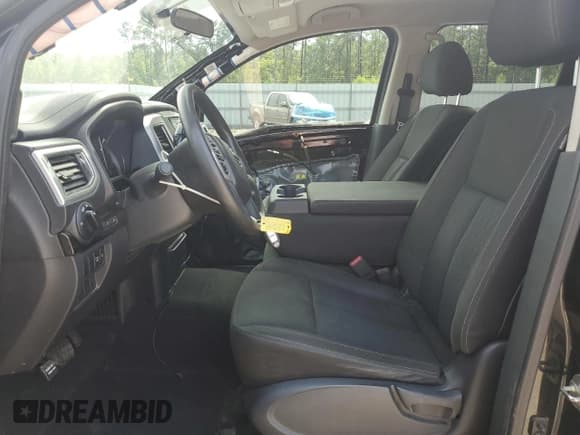 ✅ 2017 Nissan Titan SV • VIN: 1N6AA1EJ2HN542141 • Lot: 56014025. Listed on Copart with 100,696 mi. Free auction sales archive from the USA and detailed vehicle history report at DreamBid. Image 7.