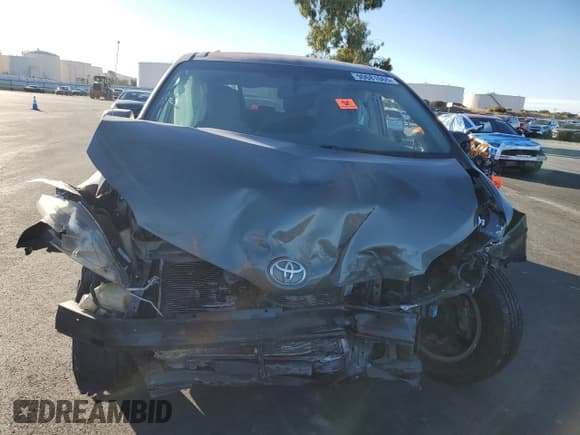 ✅ 2013 Toyota Sienna LE • VIN: 5TDKK3DC9DS290153 • Lot: 90681065. Listed on Copart with 63,648 mi. Free auction sales archive from the USA and detailed vehicle history report at DreamBid. Image 5.
