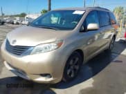 ✅ 2012 Toyota Sienna LE • VIN: 5TDKK3DC0CS229210 • Лот: 43570367. Опубликован ранее на IAAI с пробегом 107 219 миль. Бесплатный доступ к архиву аукционных продаж из США и подробный отчёт об истории автомобиля на DreamBid. Изображение 18.