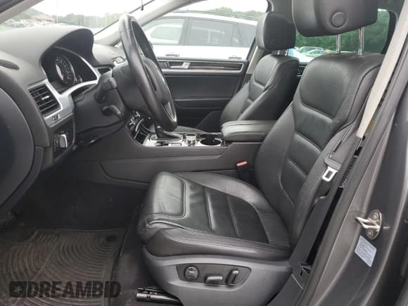 ✅ 2013 Volkswagen Touareg Lux • VIN: WVGEF9BP9DD002651 • Lot: 63206245. Listed on Copart with 186,860 mi. Free auction sales archive from the USA and detailed vehicle history report at DreamBid. Image 7.