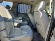 ✅ 2008 Chevrolet Suburban 1LT • VIN: 1GNFK16338J114793 • Lot: 70915985. Wystawiony na Copart z przebiegiem 235 245 mil. Bezpłatny archiwum sprzedaży aukcyjnych z USA i szczegółowy raport historii pojazdu na DreamBid. Zdjęcie 11.