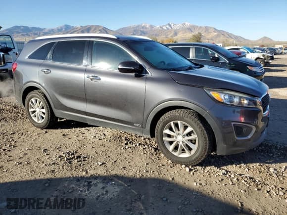 ✅ 2017 Kia Sorento LX • VIN: 5XYPGDA30HG200375 • Lot: 89931335. Listed on Copart with 137,819 mi. Free auction sales archive from the USA and detailed vehicle history report at DreamBid. Image 4.