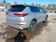 ✅ 2022 Mitsubishi Outlander SE • VIN: JA4J4UA83NZ065166 • Lot: 43591896. Listed on IAAI with 46,186 mi. Free auction sales archive from the USA and detailed vehicle history report at DreamBid. Image 4.