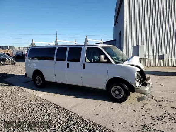 ✅ 2018 Chevrolet Express Passenger LT • VIN: 1GAZGPFGXJ1332144 • Lot: 87666475. Wystawiony na Copart z przebiegiem 141 953 mil. Bezpłatny archiwum sprzedaży aukcyjnych z USA i szczegółowy raport historii pojazdu na DreamBid. Zdjęcie 14.