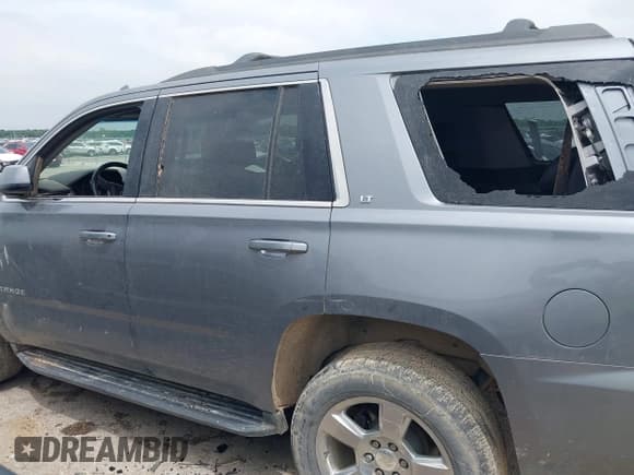 ✅ 2020 Chevrolet Tahoe LT • VIN: 1GNSCBKC1LR103972 • Lot: 42148438. Wystawiony na IAAI z przebiegiem 94 640 mil. Bezpłatny archiwum sprzedaży aukcyjnych z USA i szczegółowy raport historii pojazdu na DreamBid. Zdjęcie 14.