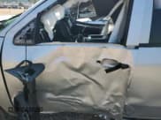 ✅ 2015 Chevrolet Silverado 2500HD LT • VIN: 1GC1KVEG0FF111137 • Lot: 59334755. Wystawiony na Copart z przebiegiem Nie podano. Bezpłatny archiwum sprzedaży aukcyjnych z USA i szczegółowy raport historii pojazdu na DreamBid. Zdjęcie 7.