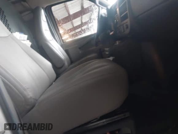 ✅ 2020 Chevrolet Express Cargo • VIN: 1GCZGGFG9L1173224 • Lot: 41863058. Listed on IAAI with 20 mi. Free auction sales archive from the USA and detailed vehicle history report at DreamBid. Image 5.