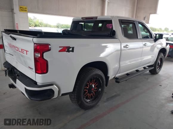 ✅ 2021 Chevrolet Silverado 1500 RST • VIN: 3GCUYEED7MG217646 • Lot: 42643254. Wystawiony na IAAI z przebiegiem 59 175 mil. Bezpłatny archiwum sprzedaży aukcyjnych z USA i szczegółowy raport historii pojazdu na DreamBid. Zdjęcie 4.