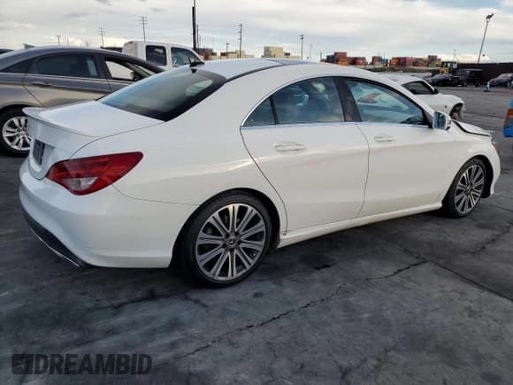 ✅ 2019 Mercedes-Benz CLA 250 • VIN: WDDSJ4EB4KN702874 • Lot: 93154795. Wystawiony na Copart z przebiegiem 74 300 mil. Bezpłatny archiwum sprzedaży aukcyjnych z USA i szczegółowy raport historii pojazdu na DreamBid. Zdjęcie 3.