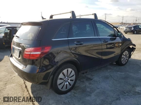 ✅ 2015 Mercedes-Benz B Electric Drive • VIN: WDDVP9AB6FJ004293 • Лот: 73193382. Опубликован ранее на Copart с пробегом 85 689 миль. Бесплатный доступ к архиву аукционных продаж из США и подробный отчёт об истории автомобиля на DreamBid. Изображение 3.