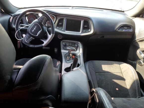 ✅ 2016 Dodge Challenger SRT Hellcat • VIN: 2C3CDZC90GH335396 • Lot: 71130534. Wystawiony na Copart z przebiegiem 49 941 mil. Bezpłatny archiwum sprzedaży aukcyjnych z USA i szczegółowy raport historii pojazdu na DreamBid. Zdjęcie 8.