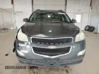 2011 Chevrolet Traverse 1LT z VIN 1GNKRGED2BJ255868, wystawiony jako Copart lot #48715535 z przebiegiem 127 623 mil mil oraz Szkoda całkowita • Salvage title. Historia ofert i sprzedaży dostępna na DreamBid. Obrazek 5.