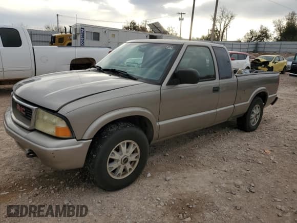 ✅ 2003 GMC Sonoma SLS • VIN: 1GTDT19X438288593 • Lot: 84070924. Listed on Copart with 146,524 mi. Free auction sales archive from the USA and detailed vehicle history report at DreamBid. Image 1.