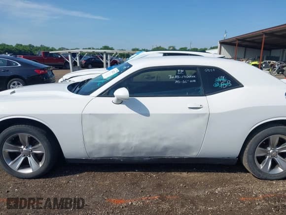 ✅ 2019 Dodge Challenger SXT • VIN: 2C3CDZAG8KH677561 • Lot: 42545323. Wystawiony na IAAI z przebiegiem 72 429 mil. Bezpłatny archiwum sprzedaży aukcyjnych z USA i szczegółowy raport historii pojazdu na DreamBid. Zdjęcie 14.