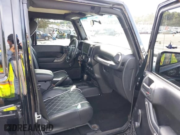 ✅ 2011 Jeep Wrangler Unlimited Sport • VIN: 1J4BA3H18BL511245 • Лот: 43098659. Опубликован ранее на IAAI с пробегом 70 495 миль. Бесплатный доступ к архиву аукционных продаж из США и подробный отчёт об истории автомобиля на DreamBid. Изображение 5.