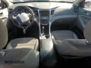 ✅ 2013 Hyundai Sonata SE • VIN: 5NPEC4AC1DH700406 • Lot: 68541814. Wystawiony na Copart z przebiegiem Nie podano. Bezpłatny archiwum sprzedaży aukcyjnych z USA i szczegółowy raport historii pojazdu na DreamBid. Zdjęcie 8.