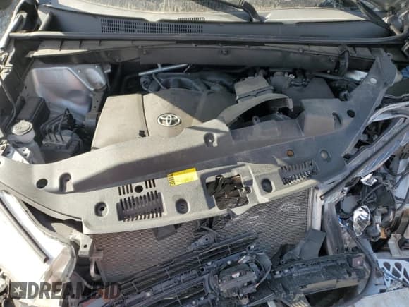 ✅ 2018 Toyota Highlander LE • VIN: 5TDBZRFHXJS909068 • Лот: 80540785. Опубликован ранее на Copart с пробегом 70 301 миль. Бесплатный доступ к архиву аукционных продаж из США и подробный отчёт об истории автомобиля на DreamBid. Изображение 12.