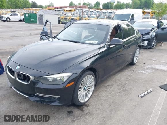 ✅ 2015 BMW 3 Series 328i • VIN: WBA3A5G53FNS86430 • Lot: 42097026. Wystawiony na IAAI z przebiegiem Nie podano. Bezpłatny archiwum sprzedaży aukcyjnych z USA i szczegółowy raport historii pojazdu na DreamBid. Zdjęcie 2.