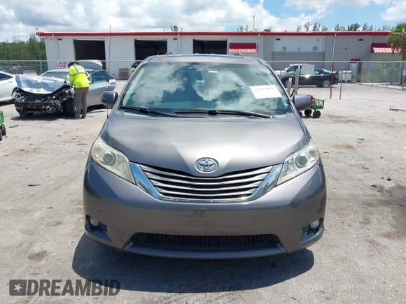 ✅ 2011 Toyota Sienna XLE AAS • VIN: 5TDYK3DC5BS045504 • Lot: 42587675. Listed on IAAI with 368,052 mi. Free auction sales archive from the USA and detailed vehicle history report at DreamBid. Image 6.