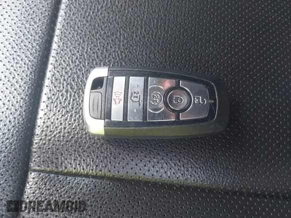 ✅ 2019 Ford Expedition XLT • VIN: 1FMJU1HT3KEA64385 • Lot: 42186424. Listed on IAAI with 225,978 mi. Free auction sales archive from the USA and detailed vehicle history report at DreamBid. Image 11.