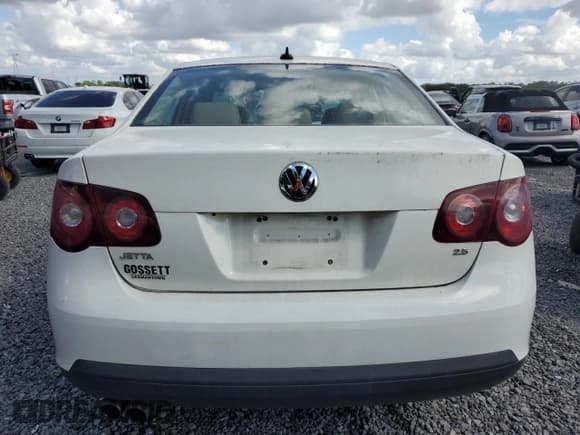 ✅ 2008 Volkswagen Jetta SE • VIN: 3VWRM71KX8M198239 • Lot: 90244935. Wystawiony na Copart z przebiegiem 139 932 mil. Bezpłatny archiwum sprzedaży aukcyjnych z USA i szczegółowy raport historii pojazdu na DreamBid. Zdjęcie 6.