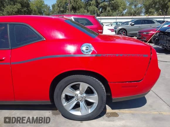 2016 Dodge Challenger SXT Plus z VIN 2C3CDZAG6GH137763, wystawiony jako IAAI lot #43310704 z przebiegiem 119 926 mil mil oraz . Historia ofert i sprzedaży dostępna na DreamBid. Obrazek 17.