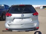 ✅ 2018 Nissan Rogue SV • VIN: JN8AT2MV6JW302179 • Lot: 43405972. Wystawiony na IAAI z przebiegiem 85 701 mil. Bezpłatny archiwum sprzedaży aukcyjnych z USA i szczegółowy raport historii pojazdu na DreamBid. Zdjęcie 16.