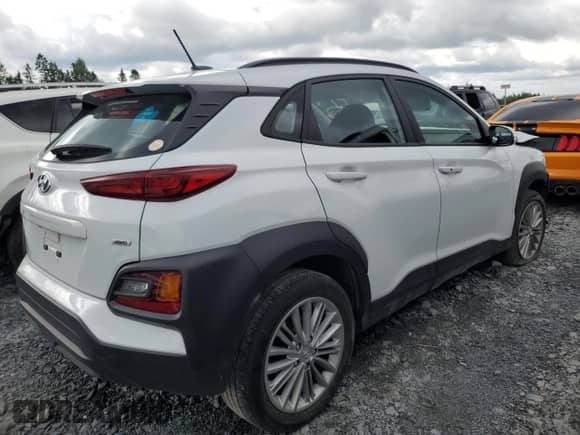 2021 Hyundai Kona SEL z VIN KM8K2CAA1MU696213, wystawiony jako Copart lot #65401865 z przebiegiem 53 974 mil mil oraz Szkoda całkowita • Salvage title. Historia ofert i sprzedaży dostępna na DreamBid. Obrazek 3.