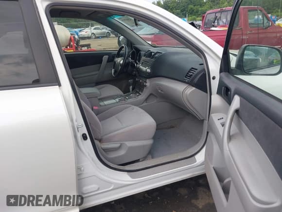 ✅ 2010 Toyota Highlander • VIN: JTEBK3EH3A2159504 • Lot: 42687075. Listed on IAAI with 199,287 mi. Free auction sales archive from the USA and detailed vehicle history report at DreamBid. Image 5.