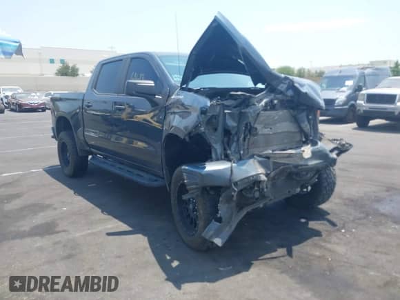 2020 Chevrolet Silverado 1500 Custom z VIN 3GCUYBEF6LG101921, wystawiony jako IAAI lot #42761613 z przebiegiem 72 944 mil mil oraz . Historia ofert i sprzedaży dostępna na DreamBid. Obrazek 1.