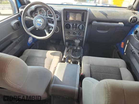 ✅ 2010 Jeep Wrangler Unlimited Sport • VIN: 1J4BA3H1XAL102775 • Лот: 80246135. Опубликован ранее на Copart с пробегом 222 965 миль. Бесплатный доступ к архиву аукционных продаж из США и подробный отчёт об истории автомобиля на DreamBid. Изображение 8.