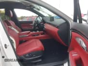 ✅ 2022 Genesis GV70 Sport • VIN: KMUMCDTCXNU029282 • Lot: 43235962. Wystawiony na IAAI z przebiegiem 30 937 mil. Bezpłatny archiwum sprzedaży aukcyjnych z USA i szczegółowy raport historii pojazdu na DreamBid. Zdjęcie 5.