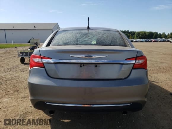 ✅ 2011 Chrysler 200 Touring • VIN: 1C3BC1FG5BN602932 • Lot: 80295945. Listed on Copart with 124,376 mi. Free auction sales archive from the USA and detailed vehicle history report at DreamBid. Image 6.