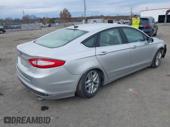 ✅ 2016 Ford Fusion SE • VIN: 3FA6P0H79GR177119 • Lot: 43719191. Wystawiony na IAAI z przebiegiem 106 972 mil. Bezpłatny archiwum sprzedaży aukcyjnych z USA i szczegółowy raport historii pojazdu na DreamBid. Zdjęcie 4.