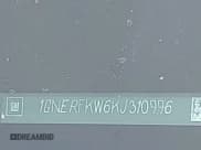 ✅ 2019 Chevrolet Traverse LS • VIN: 1GNERFKW6KJ310996 • Lot: 42949154. Wystawiony na IAAI z przebiegiem 92 364 mil. Bezpłatny archiwum sprzedaży aukcyjnych z USA i szczegółowy raport historii pojazdu na DreamBid. Zdjęcie 17.