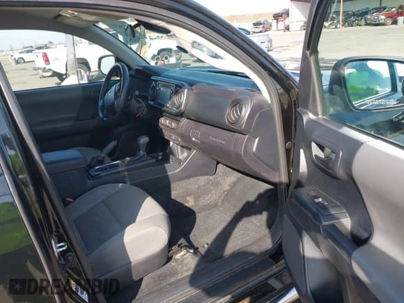 ✅ 2019 Toyota Tacoma SR • VIN: 5TFRX5GN2KX136982 • Лот: 43540777. Опубликован ранее на IAAI с пробегом 124 998 миль. Бесплатный доступ к архиву аукционных продаж из США и подробный отчёт об истории автомобиля на DreamBid. Изображение 5.