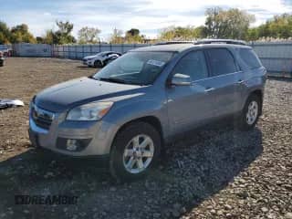 2008 Saturn Outlook XR z VIN 5GZER23768J135732, wystawiony jako Copart lot #90121855 z przebiegiem 86 309 mil mil oraz Czysty tytuł • Clean title. Historia ofert i sprzedaży dostępna na DreamBid. Obrazek 1.