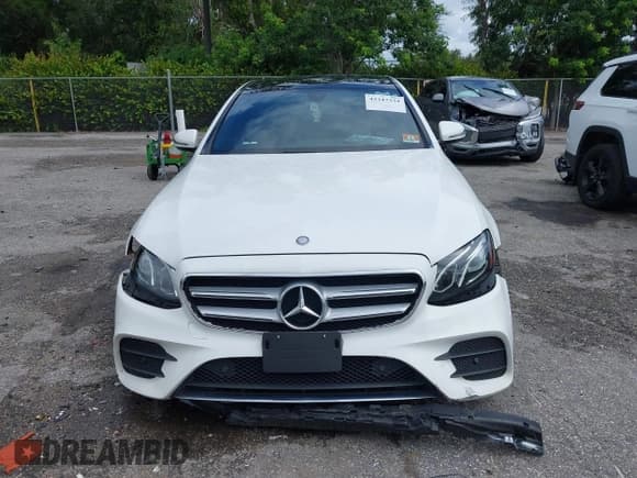 ✅ 2017 Mercedes-Benz E 300 Luxury • VIN: WDDZF4KB8HA032427 • Lot: 43347334. Wystawiony na IAAI z przebiegiem 101 377 mil. Bezpłatny archiwum sprzedaży aukcyjnych z USA i szczegółowy raport historii pojazdu na DreamBid. Zdjęcie 12.