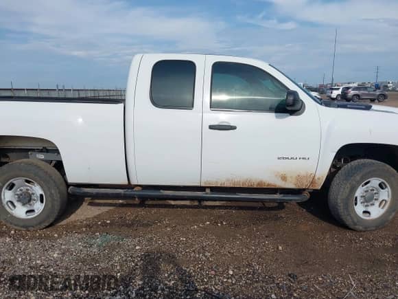 ✅ 2013 Chevrolet Silverado 2500HD Work Truck • VIN: 1GC2KVCG2DZ345864 • Lot: 42743214. Wystawiony na IAAI z przebiegiem 242 608 mil. Bezpłatny archiwum sprzedaży aukcyjnych z USA i szczegółowy raport historii pojazdu na DreamBid. Zdjęcie 13.