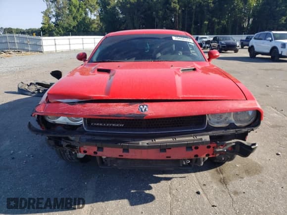 ✅ 2010 Dodge Challenger SE • VIN: 2B3CJ4DV1AH229728 • Lot: 70408574. Wystawiony na Copart z przebiegiem 98 147 mil. Bezpłatny archiwum sprzedaży aukcyjnych z USA i szczegółowy raport historii pojazdu na DreamBid. Zdjęcie 5.