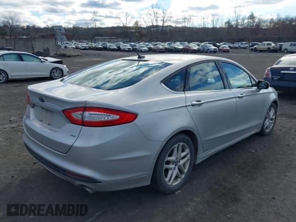✅ 2016 Ford Fusion SE • VIN: 3FA6P0H70GR207690 • Лот: 43729367. Опубликован ранее на IAAI с пробегом 173 746 миль. Бесплатный доступ к архиву аукционных продаж из США и подробный отчёт об истории автомобиля на DreamBid. Изображение 4.