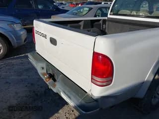 ✅ 2002 Dodge Dakota SLT • VIN: 1B7HL48N72S586317 • Lot: 41736566. Wystawiony na IAAI z przebiegiem Nie podano. Bezpłatny archiwum sprzedaży aukcyjnych z USA i szczegółowy raport historii pojazdu na DreamBid. Zdjęcie 6.