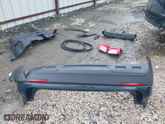 ✅ 2022 Ford Explorer XLT • VIN: 1FMSK8DH3NGA69714 • Lot: 42164169. Wystawiony na IAAI z przebiegiem 53 081 mil. Bezpłatny archiwum sprzedaży aukcyjnych z USA i szczegółowy raport historii pojazdu na DreamBid. Zdjęcie 12.