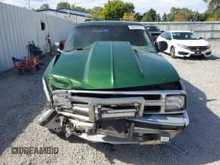✅ 1997 Chevrolet Blazer LS • VIN: 1GNDT13W2V2113031 • Lot: 80850575. Wystawiony na Copart z przebiegiem 158 759 mil. Bezpłatny archiwum sprzedaży aukcyjnych z USA i szczegółowy raport historii pojazdu na DreamBid. Zdjęcie 5.