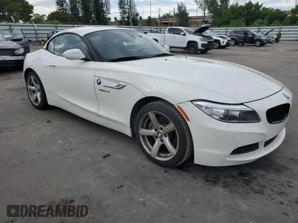 ✅ 2016 BMW Z4 sDrive28i • VIN: WBALL5C5XG5A20343 • Lot: 91557565. Wystawiony na Copart z przebiegiem 87 520 mil. Bezpłatny archiwum sprzedaży aukcyjnych z USA i szczegółowy raport historii pojazdu na DreamBid. Zdjęcie 4.