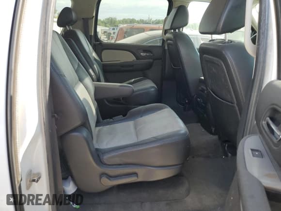 ✅ 2008 Chevrolet Suburban 3LT • VIN: 3GNFK16308G186374 • Lot: 66781034. Wystawiony na Copart z przebiegiem 268 063 mil. Bezpłatny archiwum sprzedaży aukcyjnych z USA i szczegółowy raport historii pojazdu na DreamBid. Zdjęcie 12.