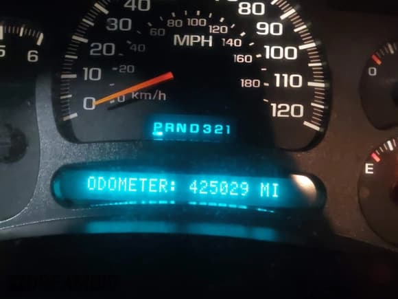 ✅ 2003 Chevrolet Suburban LS • VIN: 3GNEC16Z03G157690 • Lot: 43708192. Listed on IAAI with 425,029 mi. Free auction sales archive from the USA and detailed vehicle history report at DreamBid. Image 7.