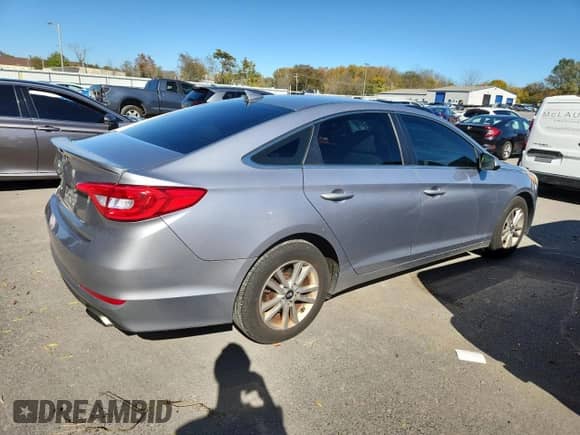 2016 Hyundai Sonata SE z VIN 5NPE24AF2GH386847, wystawiony jako Copart lot #82596985 z przebiegiem 170 845 mil mil oraz Czysty tytuł • Clean title. Historia ofert i sprzedaży dostępna na DreamBid. Obrazek 3.