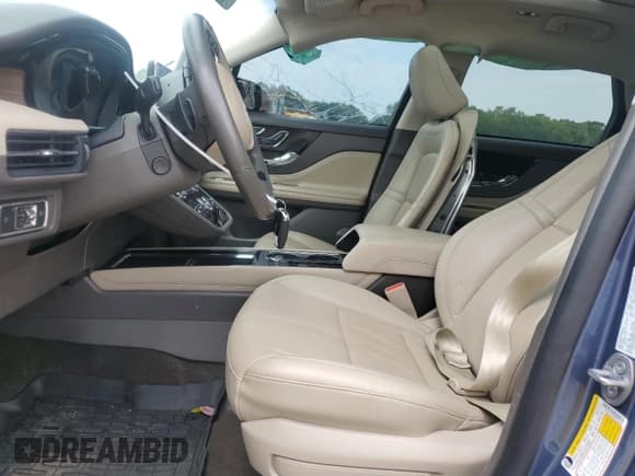 ✅ 2022 Lincoln Corsair Reserve • VIN: 5LMCJ2C92NUL34345 • Lot: 59109445. Wystawiony na Copart z przebiegiem 33 831 mil. Bezpłatny archiwum sprzedaży aukcyjnych z USA i szczegółowy raport historii pojazdu na DreamBid. Zdjęcie 7.